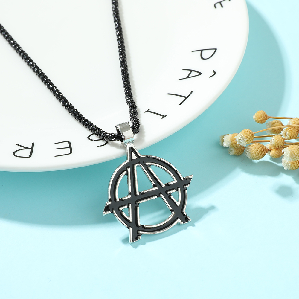 Collana con Simbolo Lettera A  - Vintage Collector recensione e prezzo